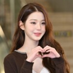 【フォト】「IVE」チャン・ウォニョン、空港に現れたハート妖精