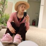 「FTISLAND」ホンギ、ピンクのニットにスニーカーでキュートなファッション…「で、何番が一番いいの？」
