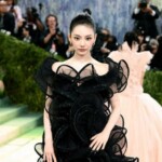 「aespa」KARINA＆NINGNING、「Met Gala」で輝くビジュアル…蠱惑的な美しさ