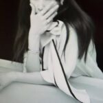 女優イ・ナヨン、バングヘアーで老けない魅力…消滅してしまいそうな小顔
