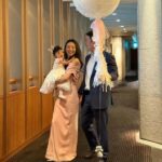 女優イ・シウォン、ソウル大同窓の夫を初公開…そっくりな娘の1歳誕生日パーティー