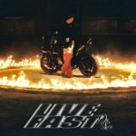 「BIGBANG」SOL、炎に包まれたワイルドなビジュアル…「LIVE FAST DIE SLOW」のポスター公開