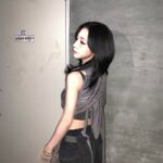 「aespa」KARINA、AI戦士のようなビジュアル…とがった肩からくびれたウエストまで