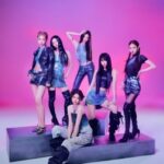 「izna」、レトロ・コスミックなビジュアル…ニューアルバム「SET THE TEMPO」のコンセプトフォト第2弾を公開