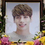「SHINee」故ジョンヒョンさん直筆作品が中古市場に…番組イベント当選品を約12万円で出品