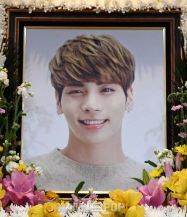 SHINee」故ジョンヒョンさん直筆作品が中古市場に…番組イベント当選品