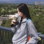 “故チェ・ジンシルさんの娘”チェ・ジュンヒ、新婚旅行中に投稿した“スタバ写真”が物議…怒りの釈明