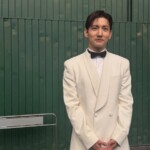 「東方神起」チャンミン、「ASEA 2026」でMCとして大活躍…ホワイトのタキシードがお似合い
