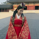 IU（アイユー）、8年前の「麗＜レイ＞」撮影地で婚礼！…「え？ここは…」