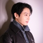 「BTS」Jung Kook、原宿をパニック状態にした「カルバン・クライン」コレクション
