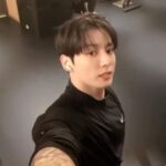 「BTS」Jung Kook、30kgダンベルも軽々…たくましい腕の筋肉に視線集中