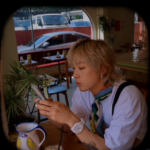 「FTISLAND」ホンギ、カフェでゆとりある時間…「天気、めっちゃいいね」（動画あり）