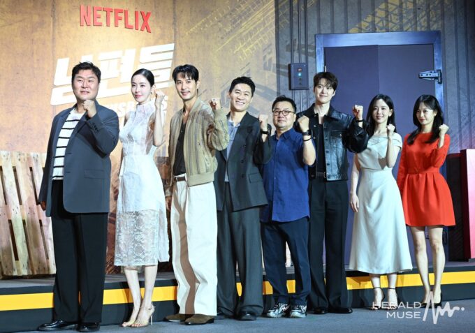 フォト】チン・ソンギュ＆コンミョンなど、Netflix映画『チーム