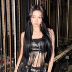 <トレンドブログ>「LE SSERAFIM」カズハ、セクシーな衣装も完璧に着こなす…バックステージでも輝く美脚
