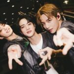 <トレンドブログ>「BTS」のビジュアル担当Jin＆V＆Jung Kook、ギャルピースポーズの3ショットを公開