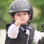 <トレンドブログ>俳優シム・ヒョンタクの息子ハルくん、乗馬服を着て“リトルプリンス”に変身（スーパーマンが帰ってきた）