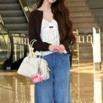 腕組みで待機、パスポートは片手で受け取り？…「IVE」チャン・ウォニョンの空港での行動に賛否