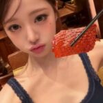 「IVE」チャン・ウォニョン、“空港での態度論争”後…投稿した中華料理のモッパン動画が話題