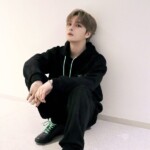 ジェジュン、ブラックにミントグリーンのひもが印象的…「ぜひチェックしてね！」