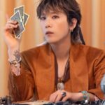 「FTISLAND」、コンサート「FaTe」のポスタービハインドを公開…タロットカードが放つ神秘的なビジュアル