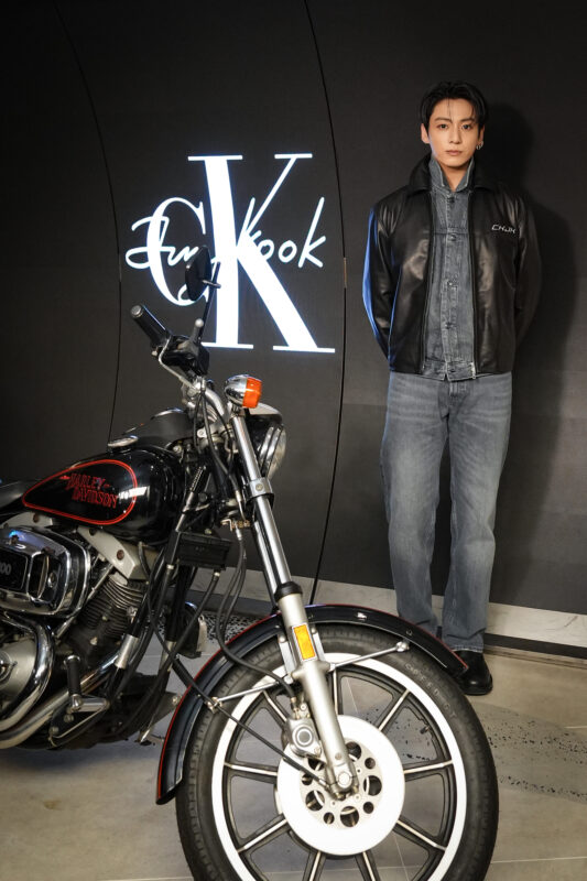 「イベントレポ」BTSジョングクがカルバン・クラインとのコラボレーション「Jung Kook for Calvin Klein」を記念したイベントに登場！ ジョングク、JK仕様の店内に感動　「本当に最高」