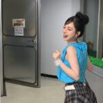 「aespa」KARINA、“赤いジャンパー”論争から1年…今度は“青いトップス”で色論争再び？
