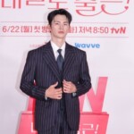 「残念ながら明日も出勤！」監督「ソ・イングクは、カン・シウそのもの」