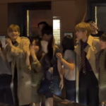 「BTS」V、フランス・パリで女性スタッフたちと肩を組みハートまで…温かい雰囲気