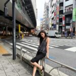 <トレンドブログ>「IVE」アン・ユジン、日本の街をバックにナチュラルな美貌…すっぴんなのにまぶしい