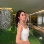 女優イ・ミンジョン、突然の“水着姿”披露…髪までかきあげるのは“反則”