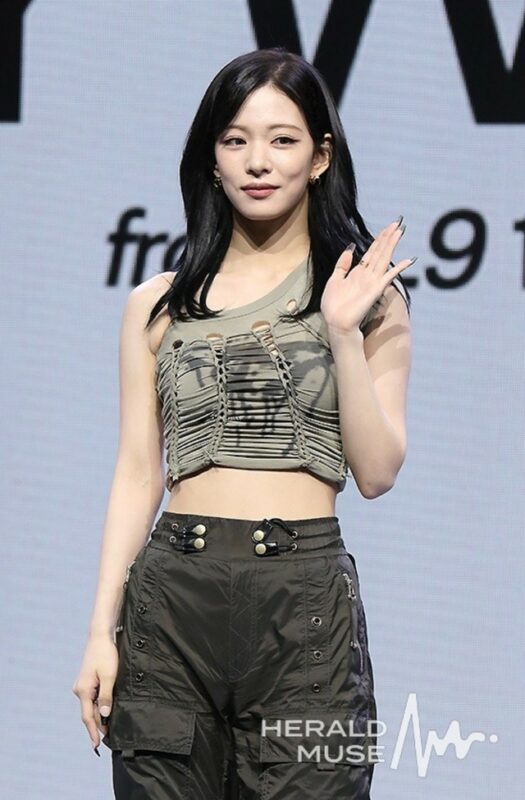fromis_9」イ・チェヨン、“電子たばこ疑惑”を再び否定「人生で一度も