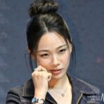 歌手BIBI、男性ダンサーたちの間にひざまずきジッパーを下ろして…夏フェスでのパフォーマンスが“扇情性”論争