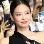 「BLACKPINK」JENNIE、シースルーのスリップだなんて…“目のやり場に困る”破格ファッション