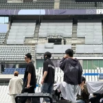 「BTS」Jin、パリ公演のビハインド公開…「輪になって」
