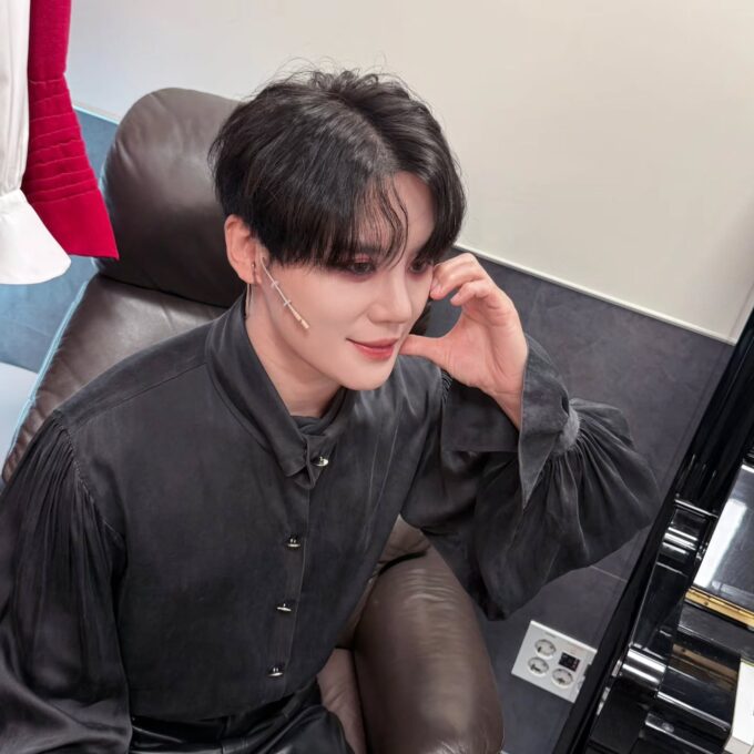 ジュンス、黒髪ドラキュラのキュートなあいさつ…「たくさんの関心をお願いします」