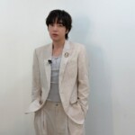 チャン・グンソク、ベージュのスーツでシックな魅力…「こうして1年の半分が過ぎていき…忙しい毎日」（動画あり）