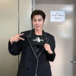 「東方神起」ユンホ、「ラジオスター」楽屋前で輝くビジュアル！…圧巻の美肌セルフィーも