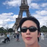 「CNBLUE」ヨンファ、サングラス姿でエッフェル塔をバックに「面白かった」