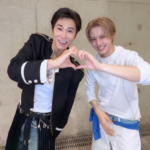 「東方神起」ユンホ、ドヨンとハート！…「TREASURE」の「ZOOM ZOOM」ダンスチャレンジ（動画あり）