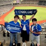 「CNBLUE」カン・ミンヒョク、メンバーと一緒に公演と応援…チャムシル野球場に登場
