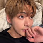「BTS」V、団体写真「#今日のBTS」の構図を提案…「楽しく撮ってみよう」