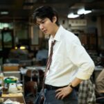 イ・ミンホ、映画「暗殺者たち」で新人記者に扮する…強烈な存在感