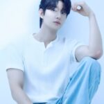 <トレンドブログ>俳優キム・ジェウォン、新プロフィール写真を公開…白いTシャツにデニムパンツ姿の爽やかなビジュアル