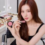 「TWICE」SANA（サナ）が体現する、“360°多幸感ピンク”メイクアップ公開【YSL BEAUTY】