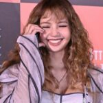 “私も心が痛む”「BLACKPINK」LISA、JISOOやROSEに続いて“グループ10周年論争”に対して謝罪