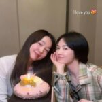 “30年の友情”ソン・ヘギョ、イ・ジン（Fin.K.L.）とまったりなひと時…愛犬も一緒に