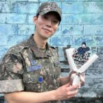 「今、私たちの学校は…」「還魂」俳優ユ・インス、空軍での兵役終え除隊…「演技で恩返ししたい」