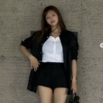 「TWICE」ジョンヨン、JYPを離れて伝えた近況…視線強奪“唯一無二”の脚線美