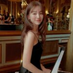 「169センチ・47キロ」ユン・ウネ、座ってもペタンコなお腹＆驚異のくびれウエスト…奇跡の”美ボディ”ショットが話題