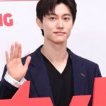 「行ってきます」クァク・ドンヨン、ついに陸軍現役入隊…坊主頭 ＆ 衝撃のイメチェン姿を電撃公開
